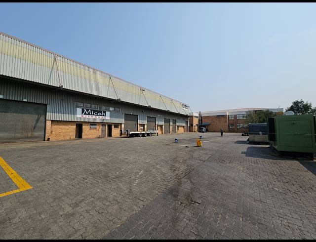 6,560M² WAREHOUSE TO LET IN HUGHES